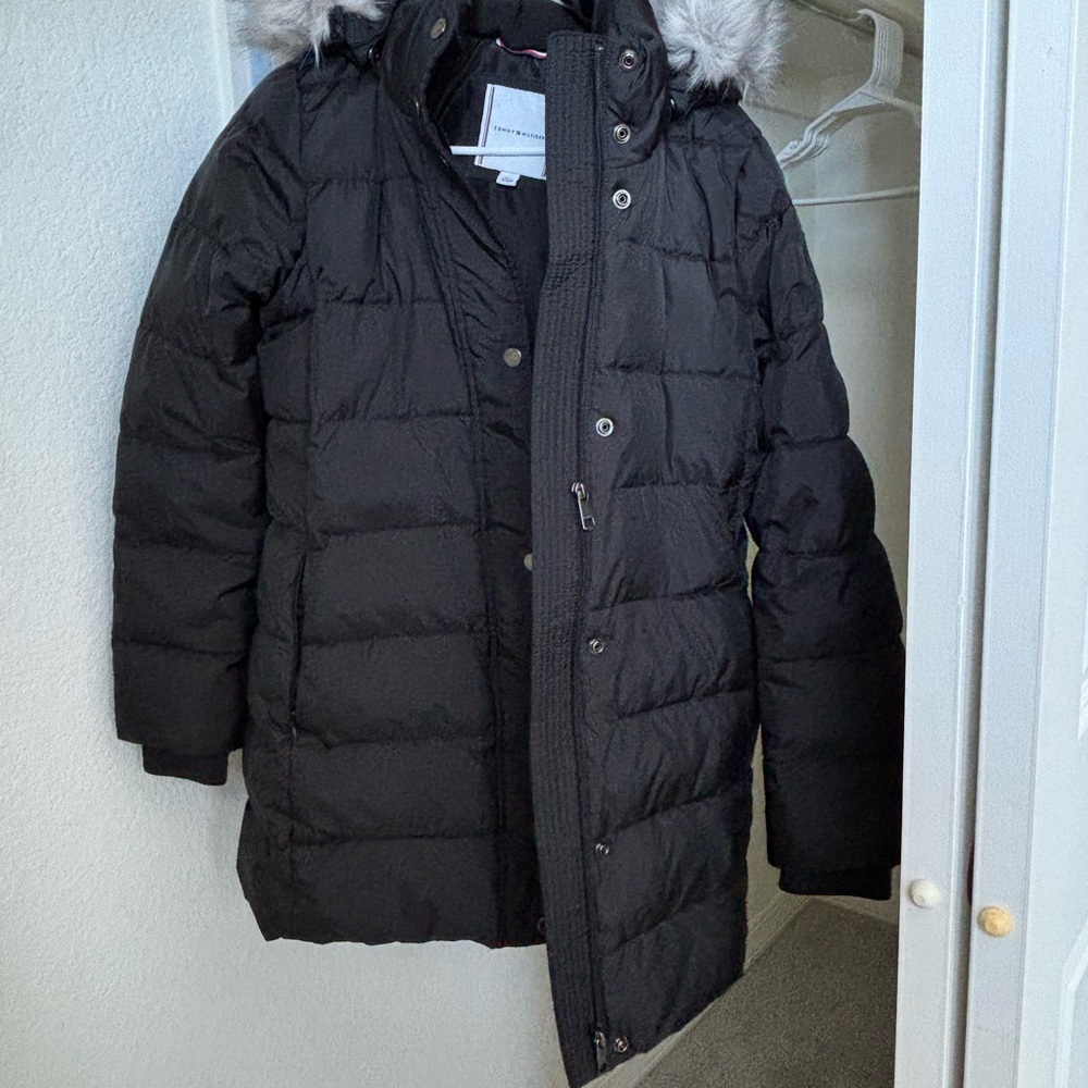 Woman Black Puffer Coat with Faux Fur Hood